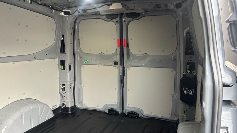 Ford Transit Custom E-320 L1 Rwd 100kW 65kWh H1 Van Limited Auto